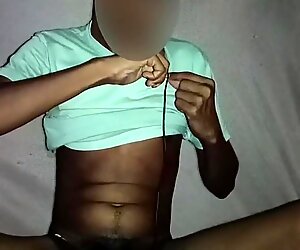 Rosto desi casal revela e vídeo de sexo caseiro áudio hindi