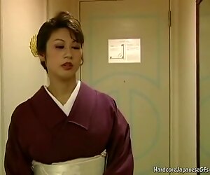 Japonky kočky s kimuno fajkou a skurveným hardcorom
