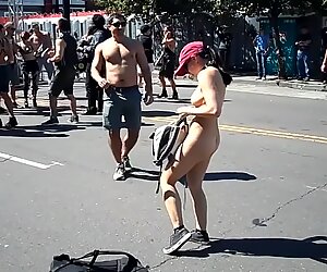 Sclav nud în târg public