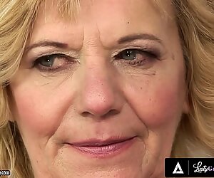 Lustygrandmas - Kiimainen Granny nauttii peräaukon nuoleminen nuorempi kaveri vitun aikana