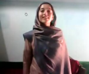Tettona pakistano pollastrella viene sedotto e scopato con le dita in punto di vista