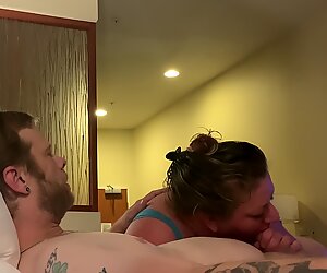 A tarda notte esci con la moglie di un ragazzo