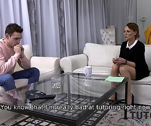 La matrigna del debitore offre allo stallone di scoparla