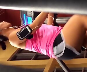 peeping girl gym workout