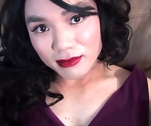 Koe ladyboy runkkaus hänen kulli