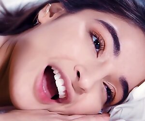 Mamička Megan Rain sa musí vysporiadať so svojou nevlastnou mamou, perverznou bff India Letné