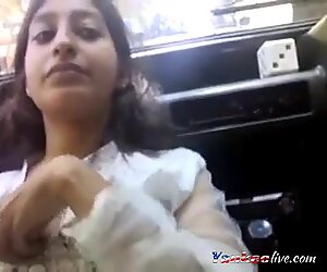 Macchina sesso con carina ragazza