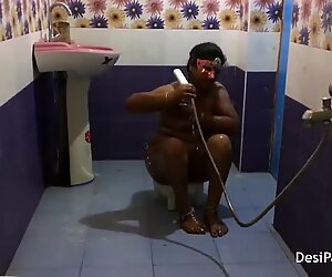 Completa dominatrice bhabhi sexy in saree vestito indiano stile bagno cazzo in morni