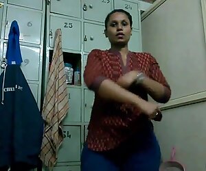 Indiana universitaria cambia il suo abbigliamento sportivo dopo palestra fatto in casa