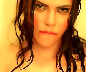 Sherlyn chopra, varmt vand brusebad, fuldt nøgen