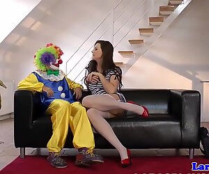 Britse kousen milf cockriding clown