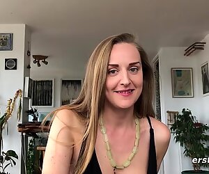 La talentuosa sarah suona il piano e poi suona con se stessa!