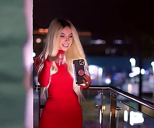 Kenzie Reeves viene scopata da due mostri neri cazzi
