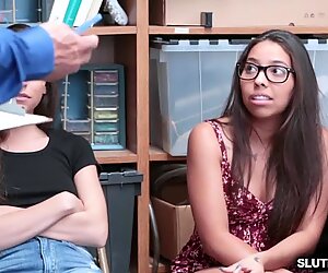 Arielle e jasmine scopano alla pecorina