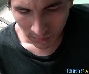 Latino înghite shlong