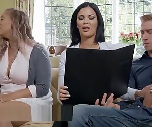 Mio Dio! l'adolescente si gode il primo anale