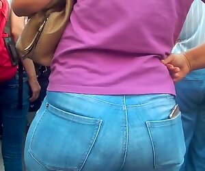 Incredibile culi grossi tardona MILF in jeans attillati